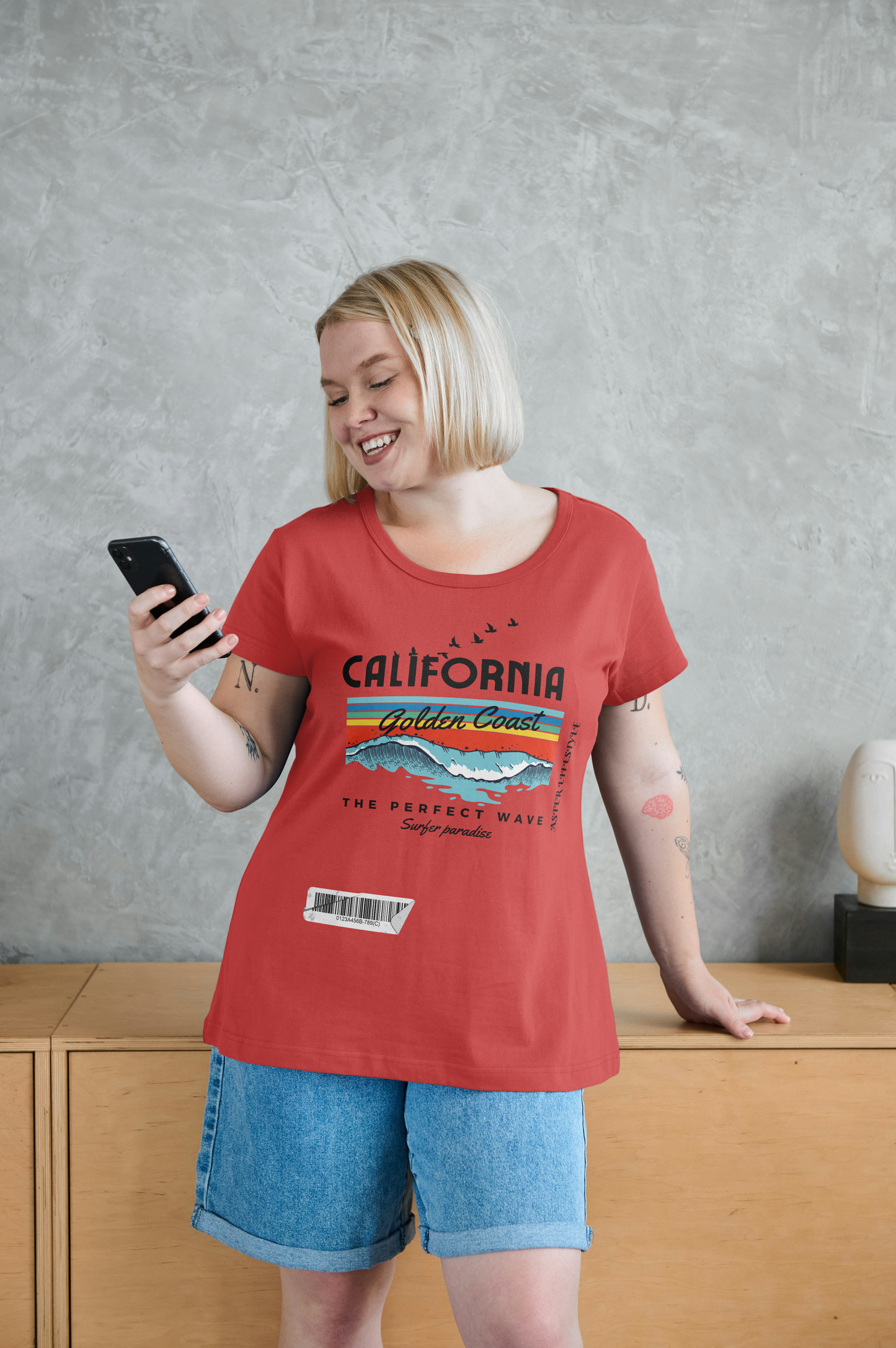 “CALIFORNIA GOLDEN COAST” Oversized Graphic Tee for Women – ASTER STORE Exclusive