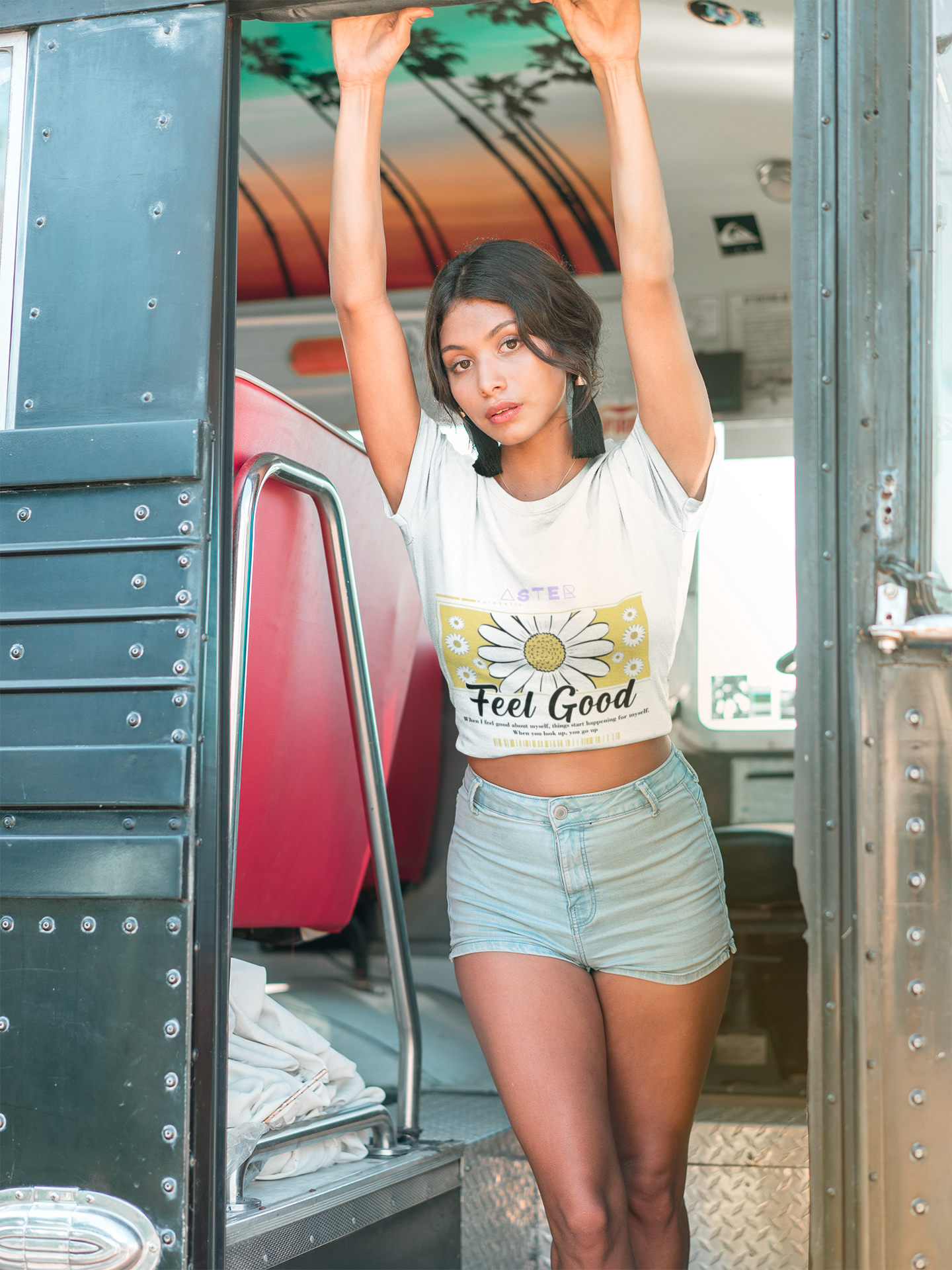 “Feel Good Daisy” Crop Tee – ASTER STORE Signature Series
