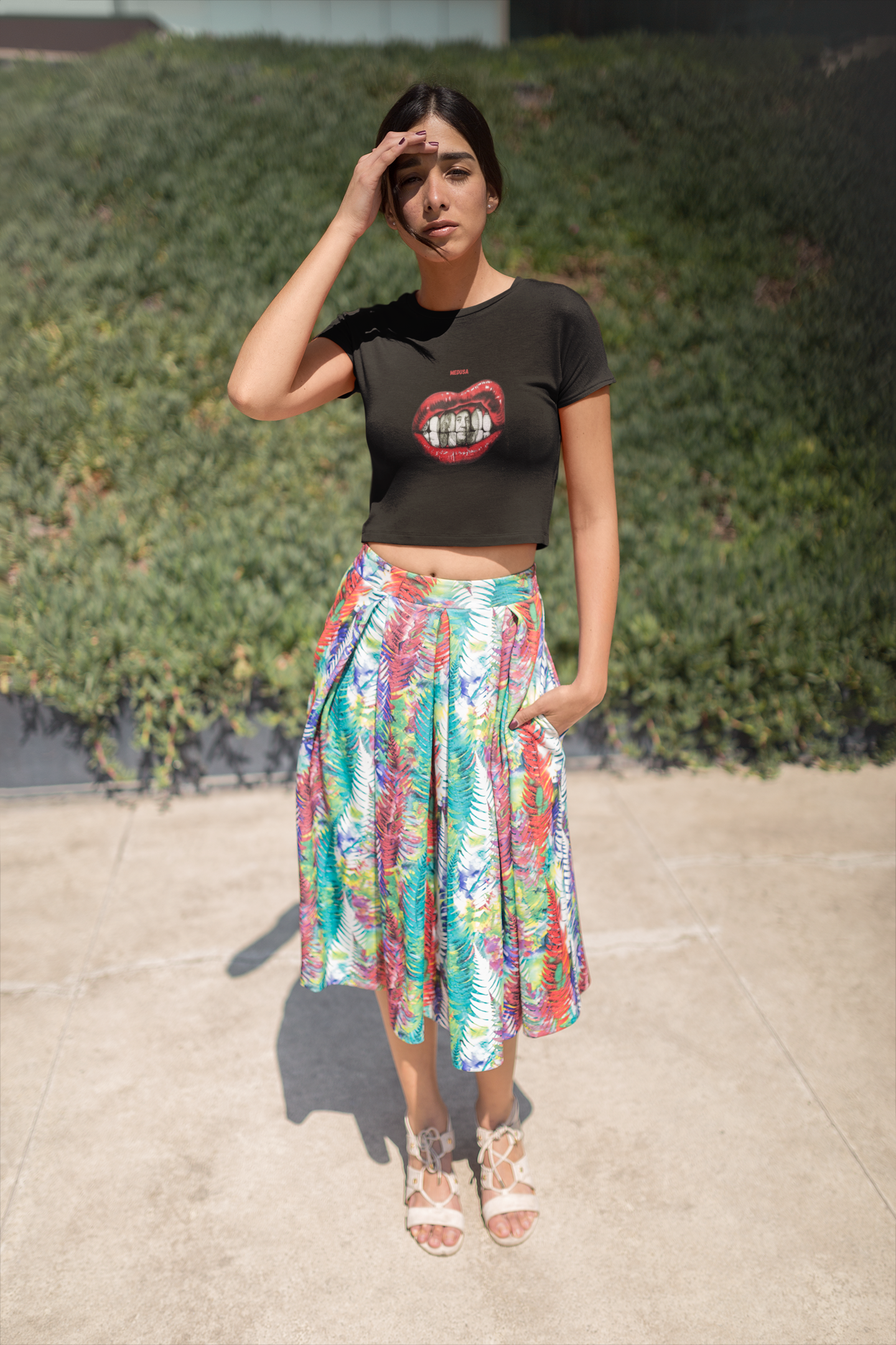 Medusa Lip Graphic Crop Tee – ASTER Bold Series