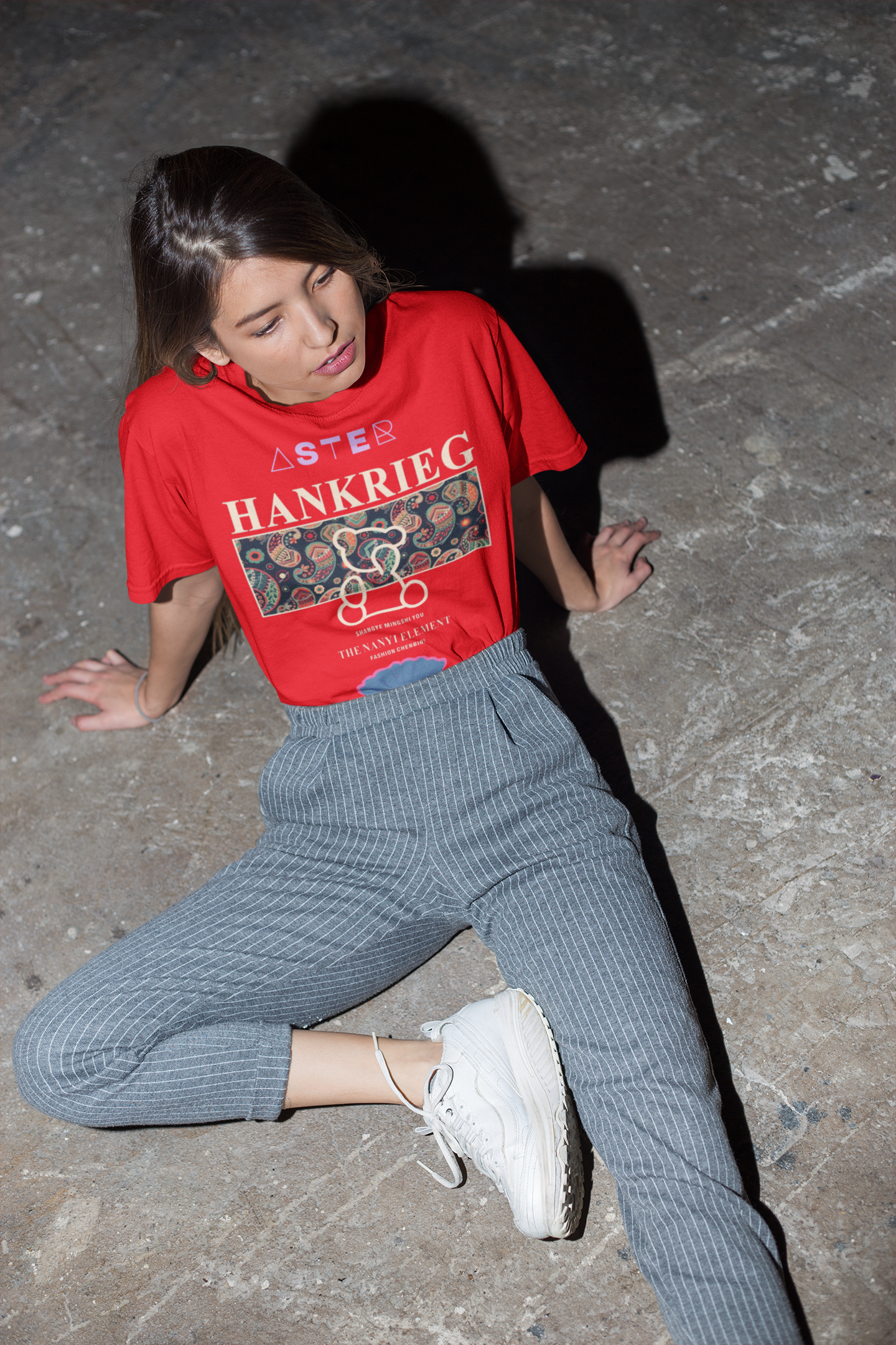 Red Oversized Graphic T-Shirt – HANKRIEG Print by ASTER STORE