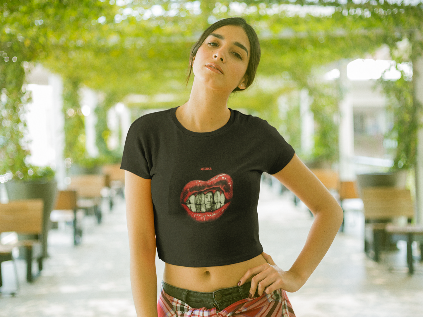 Medusa Lip Graphic Crop Tee – ASTER Bold Series